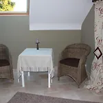 A L'ombre Du Noyer 3*