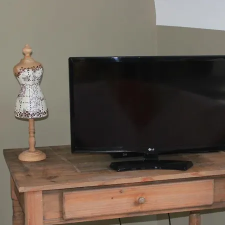 A L'ombre Du Noyer Bed and Breakfast 3*