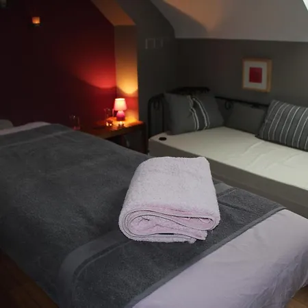 A L'ombre Du Noyer Bed and Breakfast 3*