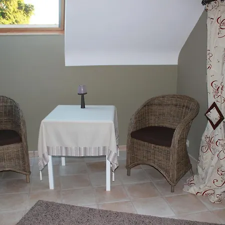 A L'ombre Du Noyer 3*