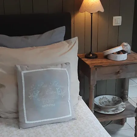 A L'ombre Du Noyer 3*